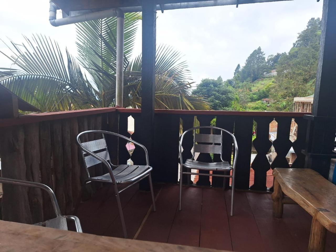 Smiley'S Homestay Berastagi Exterior foto