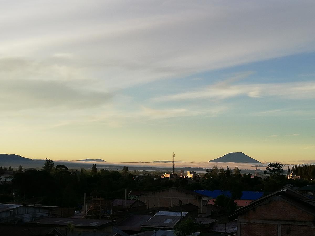 Smiley'S Homestay Berastagi Exterior foto
