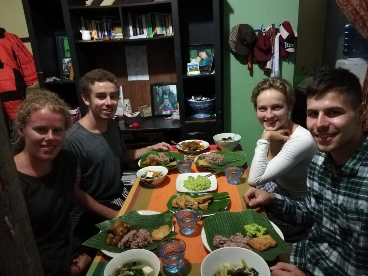 Smiley'S Homestay Berastagi Exterior foto